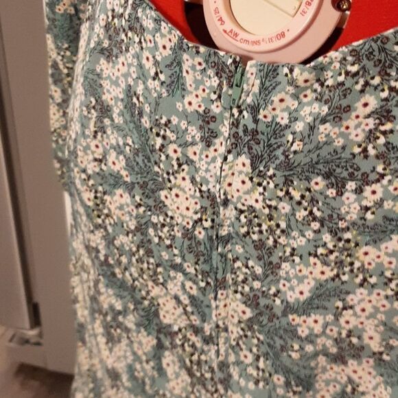 NWT Rewind Faded Sage XL Dress with Cut Out in the Back - Picture 4 of 9